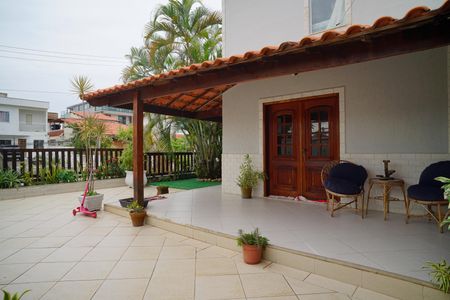 Casa à venda com 311m², 4 quartos e 2 vagasVaranda