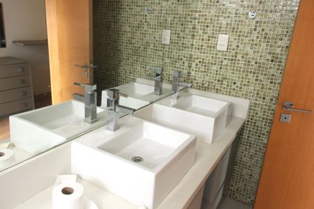 Apartamento para alugar com 206m², 3 quartos e 2 vagasBanheiro da Suíte 1