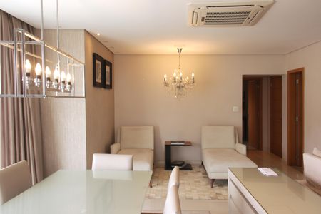 Apartamento para alugar com 206m², 3 quartos e 2 vagasSala