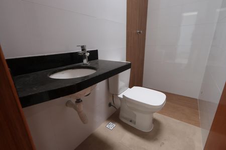 Casa à venda com 97m², 2 quartos e 2 vagasBanheiro Social