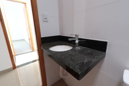 Casa à venda com 97m², 2 quartos e 2 vagasBanheiro Social