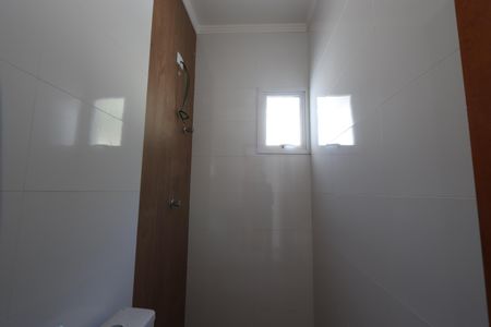 Casa à venda com 97m², 2 quartos e 2 vagasBanheiro da Suíte 1