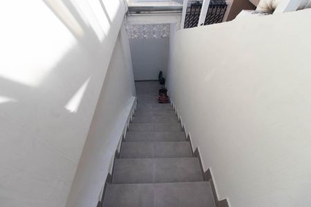 Casa à venda com 150m², 4 quartos e 2 vagasEscada