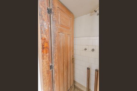 Apartamento para alugar com 300m², 5 quartos e 1 vaga Apartamento para alugar com 300m², 5 quartos e 1 vagaBanheiro de serviço