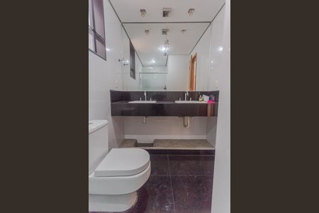 Apartamento para alugar com 300m², 5 quartos e 1 vaga Apartamento para alugar com 300m², 5 quartos e 1 vagaBanheiro Social 2