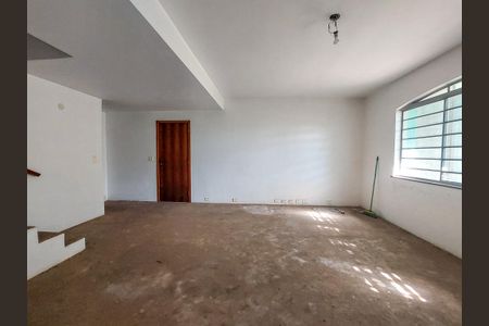 Casa para alugar com 250m², 3 quartos e 2 vagas Casa para alugar com 250m², 3 quartos e 2 vagasSala
