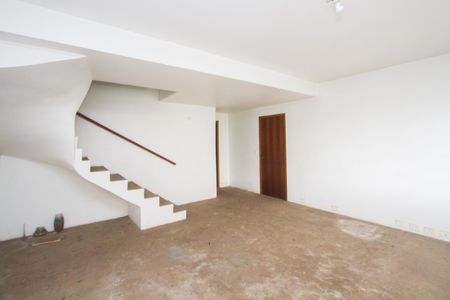 Casa para alugar com 3 quartos, 250m² em Vila das Belezas, São Paulo