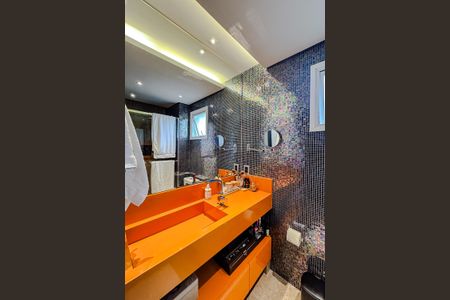 Apartamento à venda com 92m², 2 quartos e 2 vagas Apartamento à venda com 92m², 2 quartos e 2 vagasBanheiro da Suíte