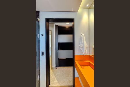 Apartamento à venda com 92m², 2 quartos e 2 vagas Apartamento à venda com 92m², 2 quartos e 2 vagasBanheiro da Suíte