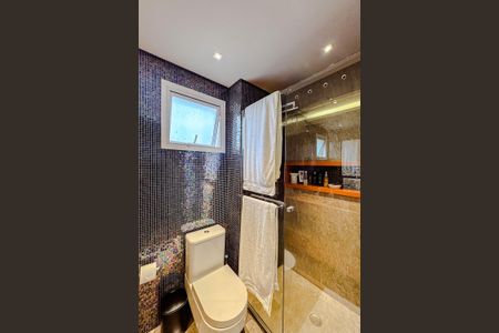 Apartamento à venda com 92m², 2 quartos e 2 vagas Apartamento à venda com 92m², 2 quartos e 2 vagasBanheiro da Suíte