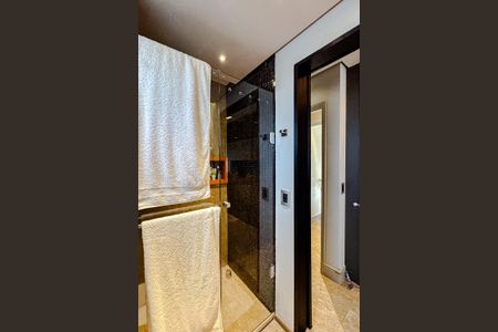 Apartamento à venda com 92m², 2 quartos e 2 vagas Apartamento à venda com 92m², 2 quartos e 2 vagasBanheiro da Suíte