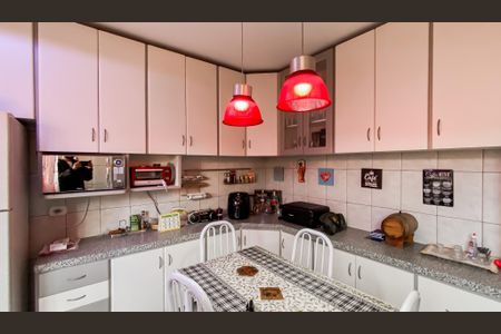 Casa à venda com 240m², 3 quartos e 3 vagas Casa à venda com 240m², 3 quartos e 3 vagasCozinha