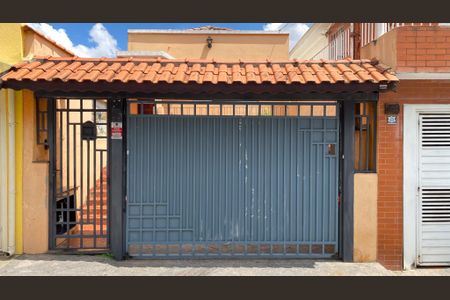 Casa à venda com 240m², 3 quartos e 3 vagas Casa à venda com 240m², 3 quartos e 3 vagasFachada