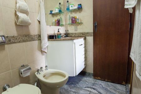 Apartamento à venda com 170m², 3 quartos e 2 vagas Apartamento à venda com 170m², 3 quartos e 2 vagasBanheiro suite