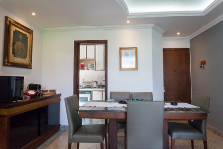 Apartamento à venda com 170m², 3 quartos e 2 vagas Apartamento à venda com 170m², 3 quartos e 2 vagasSala de Jantar