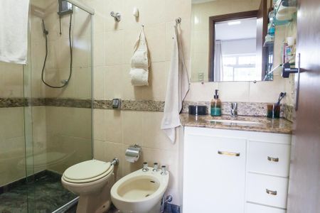 Apartamento à venda com 170m², 3 quartos e 2 vagas Apartamento à venda com 170m², 3 quartos e 2 vagasBanheiro suite
