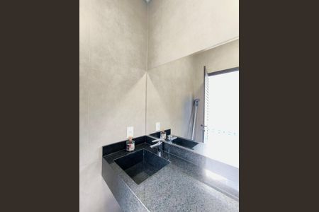 Casa de condomínio para alugar com 217m², 3 quartos e 3 vagasBanheiro da Piscina