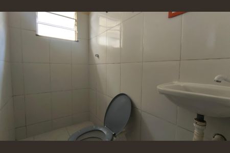 Casa de condomínio para alugar com 30m², 1 quarto e sem vagaBanheiro 