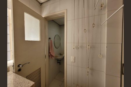 Banheiro  de apartamento à venda com 3 quartos, 96m² em Itaim Bibi, São Paulo