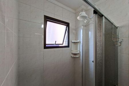 Banheiro de apartamento para alugar com 1 quarto, 47m² em Mirim, Praia Grande