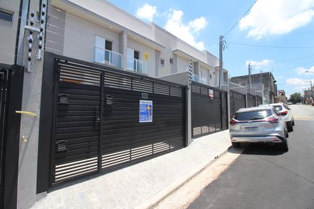 Casa para alugar com 90m², 3 quartos e 2 vagasFachada