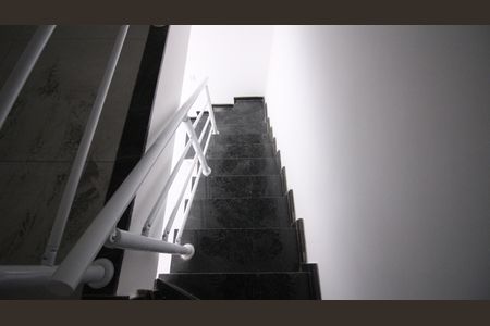 Casa para alugar com 90m², 3 quartos e 2 vagasEscada