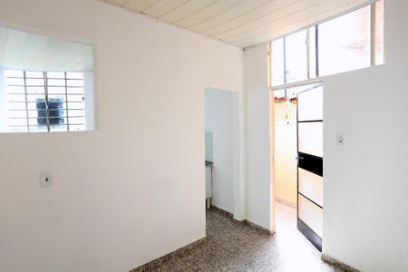 Sala de casa para alugar com 1 quarto, 60m² em Horto Florestal, Belo Horizonte