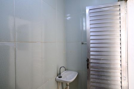 Banheiro de casa para alugar com 1 quarto, 60m² em Horto Florestal, Belo Horizonte
