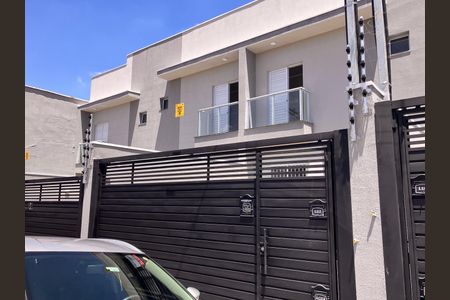 Casa à venda com 90m², 3 quartos e 2 vagas Casa à venda com 90m², 3 quartos e 2 vagasFachada