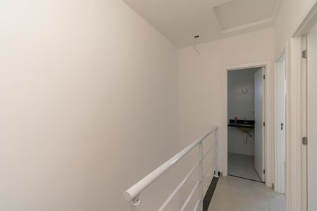 Casa à venda com 90m², 3 quartos e 2 vagas Casa à venda com 90m², 3 quartos e 2 vagasHall dos Quartos