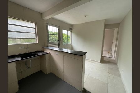 Cozinha de kitnet/studio para alugar com 1 quarto, 27m² em Jardim Marilu, Cotia