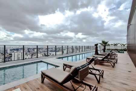 Apartamento à venda com 142m², 3 quartos e 2 vagas Apartamento à venda com 142m², 3 quartos e 2 vagasÁrea comum - Piscina