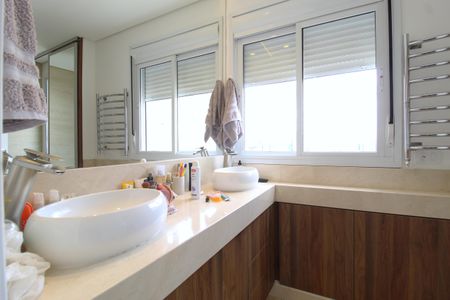 Banheiro da Suíte 1 de apartamento para alugar com 2 quartos, 143m² em Itaim Bibi, São Paulo