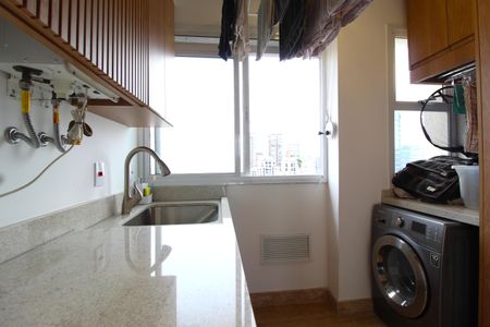 Apartamento à venda com 143m², 2 quartos e 2 vagasCozinha e Área de Serviço