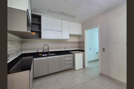 Casa de condomínio à venda com 272m², 4 quartos e 4 vagas Casa de condomínio à venda com 272m², 4 quartos e 4 vagasCozinha