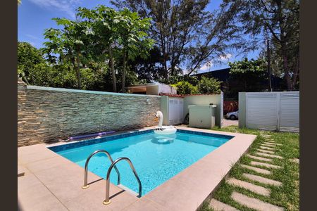 Casa de condomínio à venda com 272m², 4 quartos e 4 vagas Casa de condomínio à venda com 272m², 4 quartos e 4 vagasÁrea externa