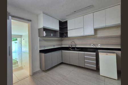 Casa de condomínio à venda com 272m², 4 quartos e 4 vagas Casa de condomínio à venda com 272m², 4 quartos e 4 vagasCozinha