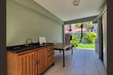 Casa de condomínio à venda com 272m², 4 quartos e 4 vagas Casa de condomínio à venda com 272m², 4 quartos e 4 vagasChurrasqueira