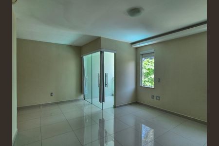 Casa de condomínio à venda com 272m², 4 quartos e 4 vagas Casa de condomínio à venda com 272m², 4 quartos e 4 vagasSuíte