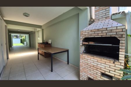 Casa de condomínio à venda com 272m², 4 quartos e 4 vagas Casa de condomínio à venda com 272m², 4 quartos e 4 vagasVaranda