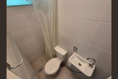 Casa de condomínio à venda com 272m², 4 quartos e 4 vagas Casa de condomínio à venda com 272m², 4 quartos e 4 vagasBanheiro de Serviço