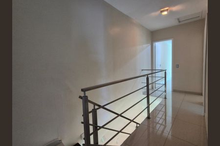 Casa de condomínio à venda com 272m², 4 quartos e 4 vagas Casa de condomínio à venda com 272m², 4 quartos e 4 vagasHall