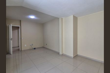 Casa de condomínio à venda com 272m², 4 quartos e 4 vagas Casa de condomínio à venda com 272m², 4 quartos e 4 vagasSuíte 2