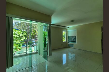 Casa de condomínio à venda com 272m², 4 quartos e 4 vagas Casa de condomínio à venda com 272m², 4 quartos e 4 vagasSuíte