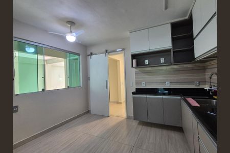 Casa de condomínio à venda com 272m², 4 quartos e 4 vagas Casa de condomínio à venda com 272m², 4 quartos e 4 vagasCozinha