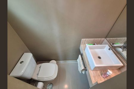 Casa de condomínio à venda com 272m², 4 quartos e 4 vagas Casa de condomínio à venda com 272m², 4 quartos e 4 vagasLavabo