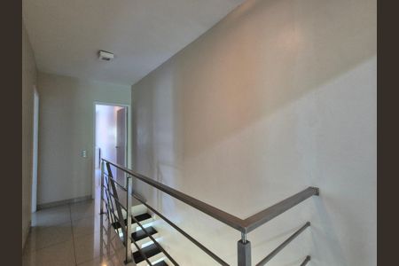 Casa de condomínio à venda com 272m², 4 quartos e 4 vagas Casa de condomínio à venda com 272m², 4 quartos e 4 vagasHall