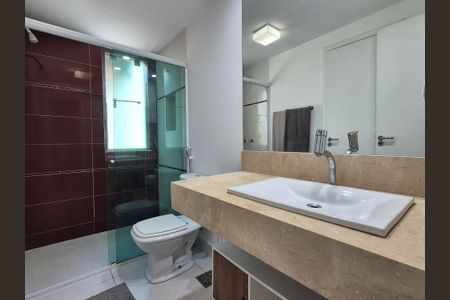 Casa de condomínio à venda com 272m², 4 quartos e 4 vagas Casa de condomínio à venda com 272m², 4 quartos e 4 vagasBanheiro