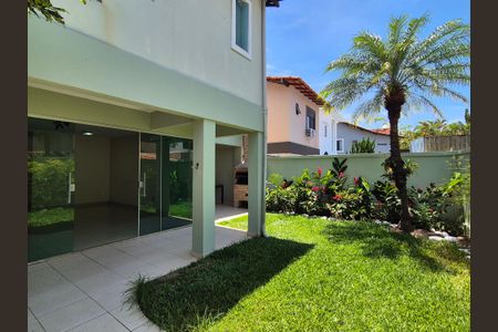 Casa de condomínio à venda com 272m², 4 quartos e 4 vagas Casa de condomínio à venda com 272m², 4 quartos e 4 vagasVaranda