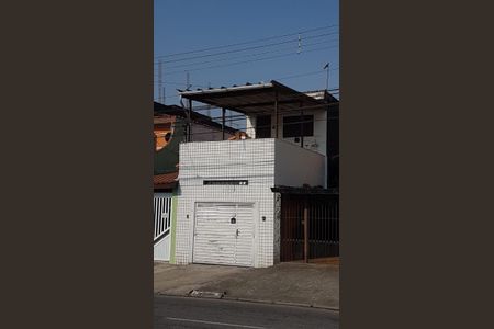 Casa à venda com 154m², 4 quartos e 1 vaga Casa à venda com 154m², 4 quartos e 1 vagaFachada